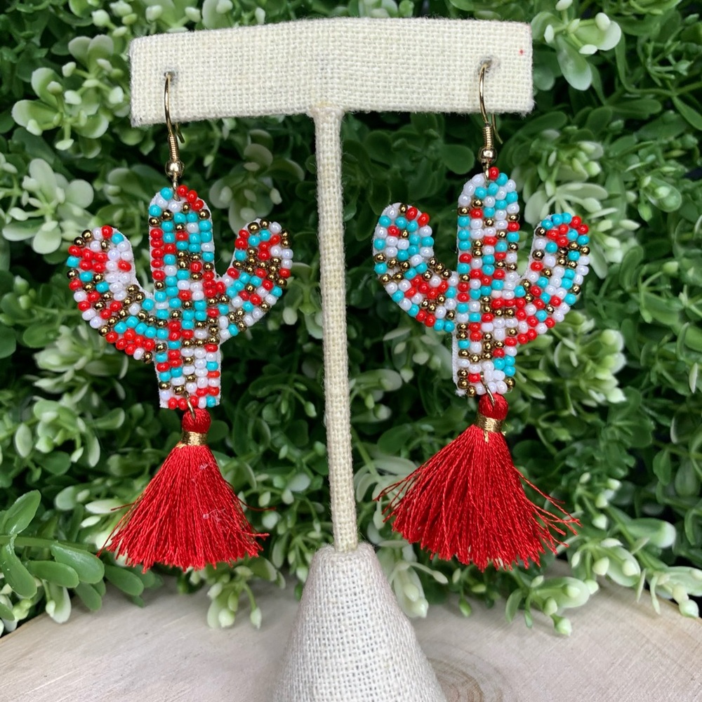 Catus beaded dangle earrings